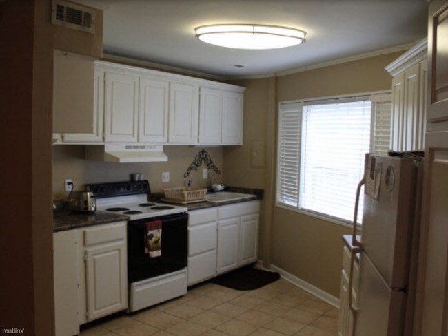 Building Photo - 523 Hathorn Rd