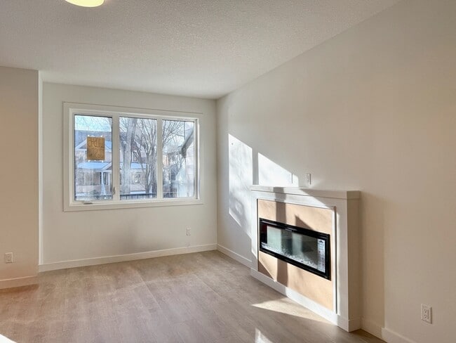 Building Photo - 14405 127 St