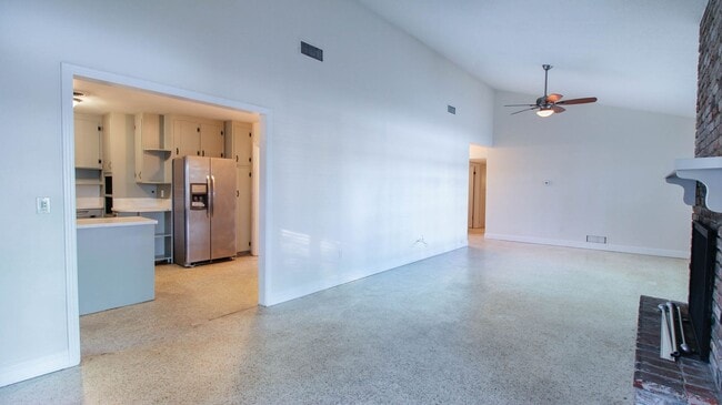 Building Photo - 1720 Lake Shore Dr