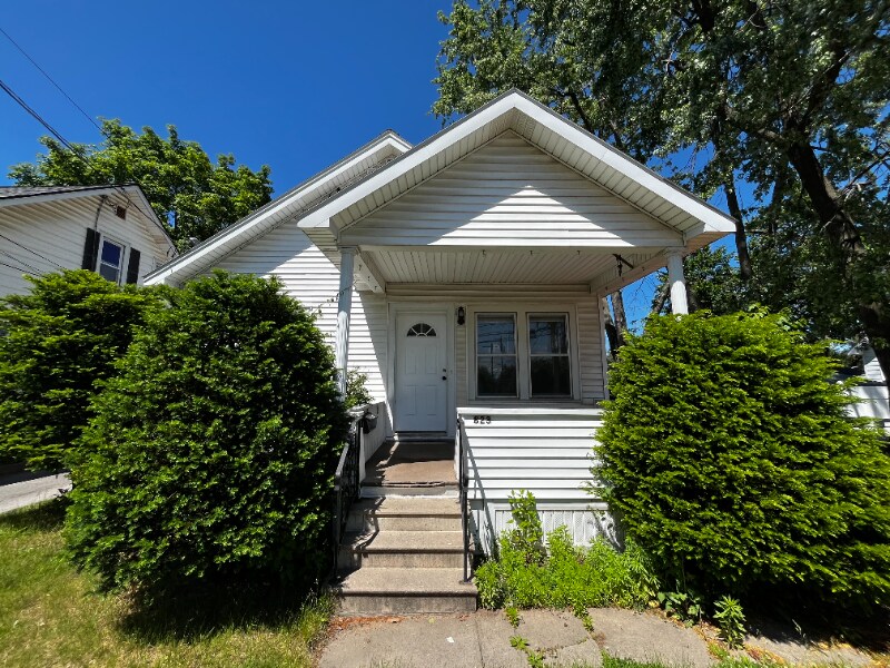 Primary Photo - 823 Curry Rd
