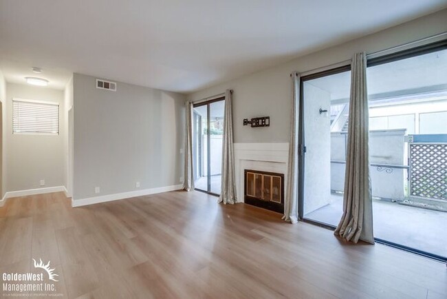 Building Photo - Updated 2Bdm 2Ba Condo in the Creekwood Co...