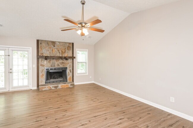 Foto del edificio - 353 Knollwood Ln