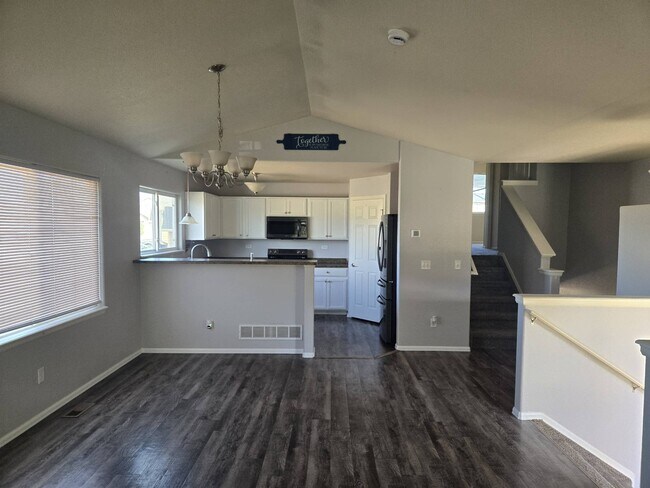 Building Photo - 5986 San Mateo Dr