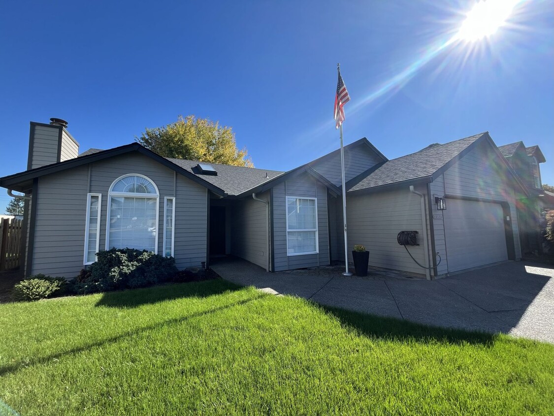 Primary Photo - Beautiful Single-Level 3 Bedroom Home with...