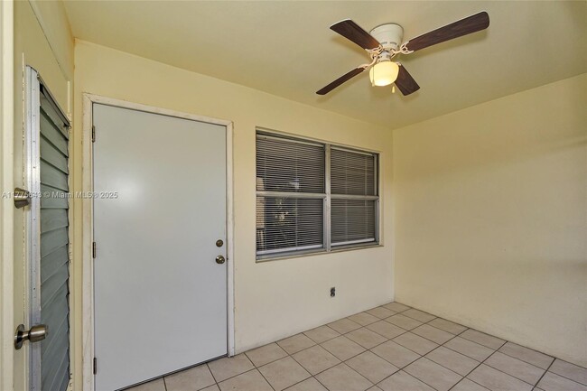 Foto del edificio - 250 Layne Blvd