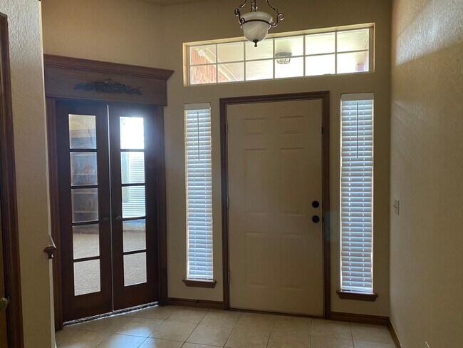 Entrada - 8420 NW 106th St