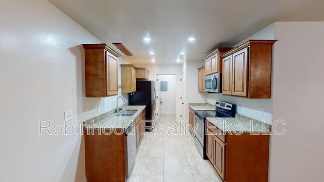 Building Photo - 279 Country Club Pkwy