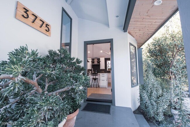 Foto del edificio - 3775 Maplewood Ave