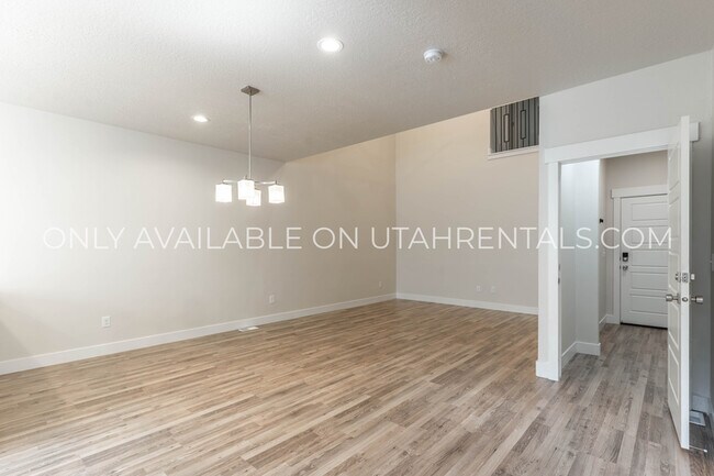 Building Photo - 2072 N 3900 W