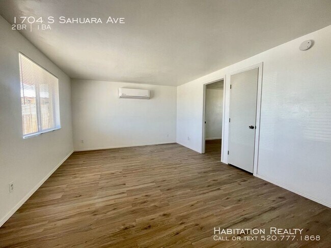 Building Photo - Newly renovated 2 bed/1 bath with AC!