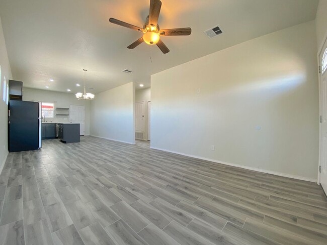 Building Photo - 8702 De Alva Dr