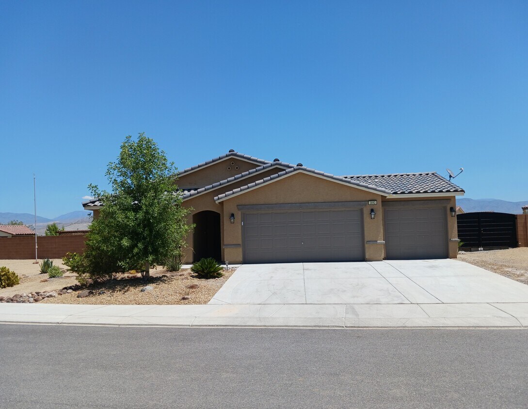 3892 E Kenosha Way, Pahrump, NV 89061 House Rental in Pahrump, NV
