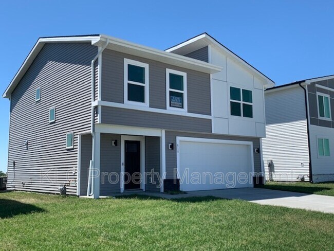 Building Photo - 418 NE Whitetail Dr
