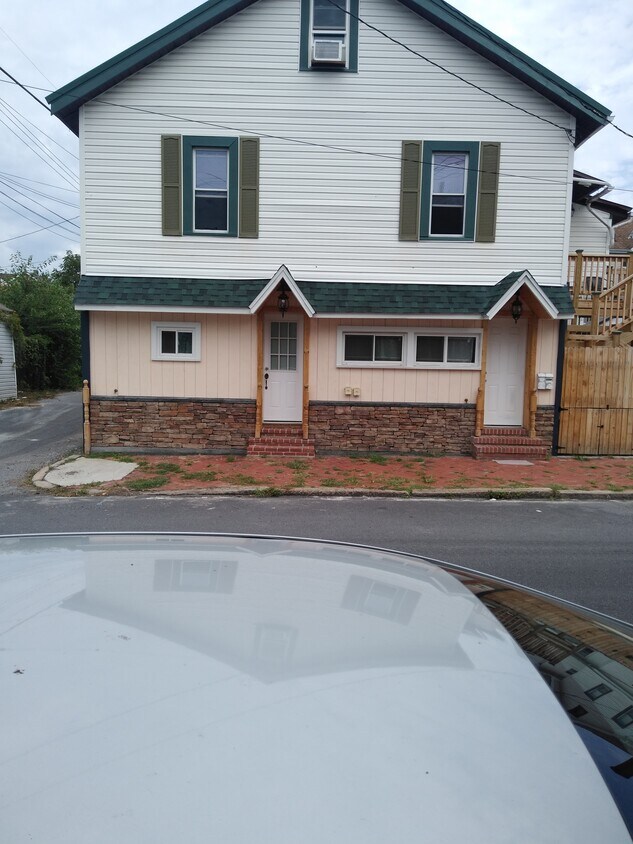 Primary Photo - 406 1st St