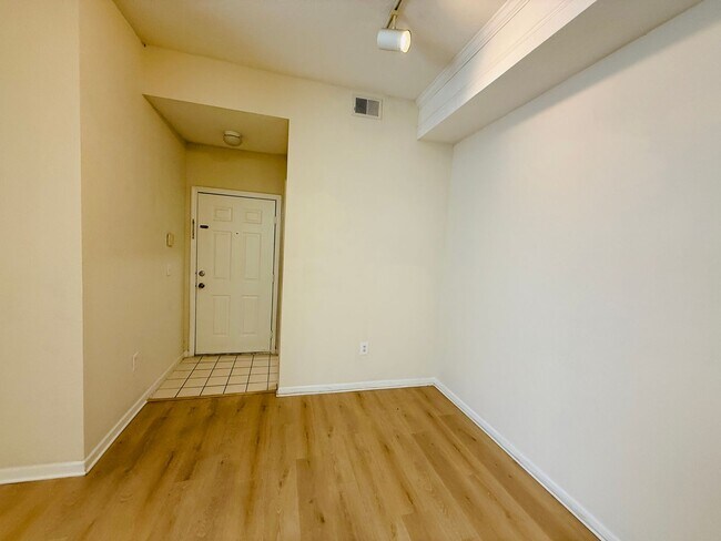 Foto del edificio - Beautiful Two Bedroom, Two Bath Condo For Rent in New Tampa!