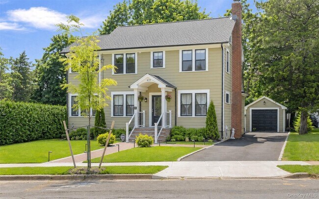 Foto del edificio - 619 Bailey Ave