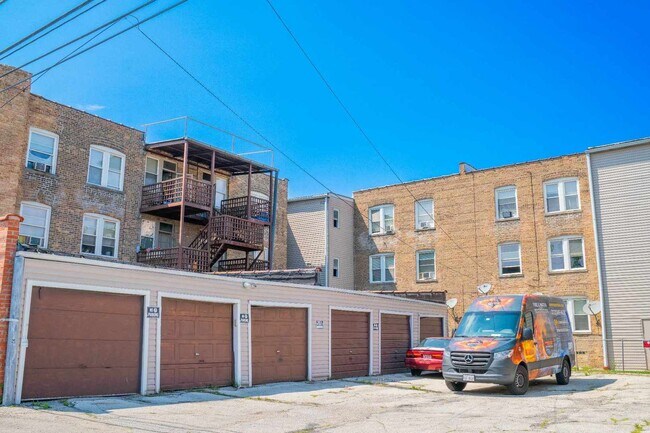 Building Photo - 5055 W Waveland Ave