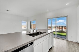Building Photo - 600 N Carriage Hill Dr