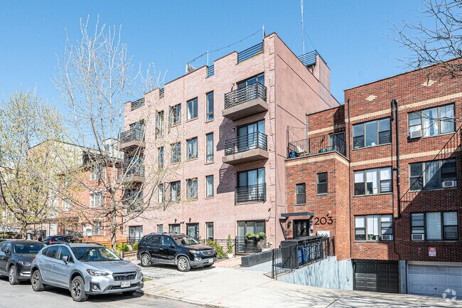 Building Photo - 199-201 Chauncey St