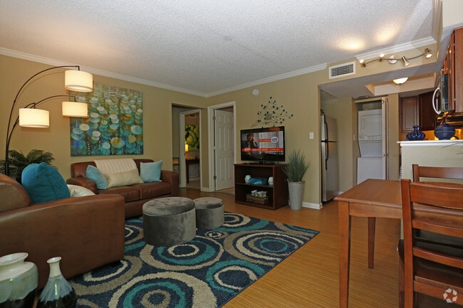 2BR, 2BA - 800 SF B1 - Living - ULake Student Spaces