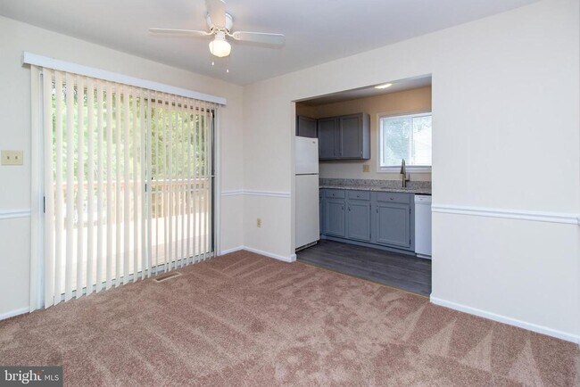 Building Photo - 14175 Spring Branch Dr