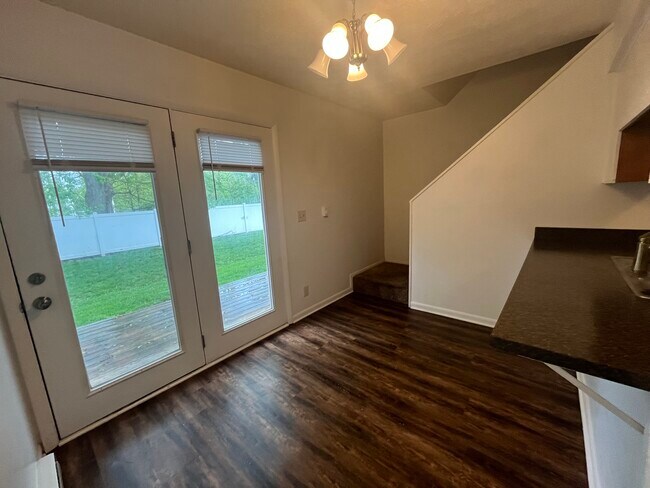 Foto del edificio - 402 Forest Ln