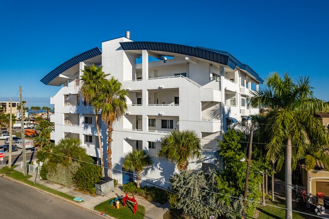 100 Bayside Dr Clearwater Beach, FL - Sun West Palms