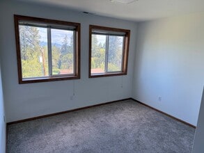 Building Photo - 3776 SW Fairhaven Dr