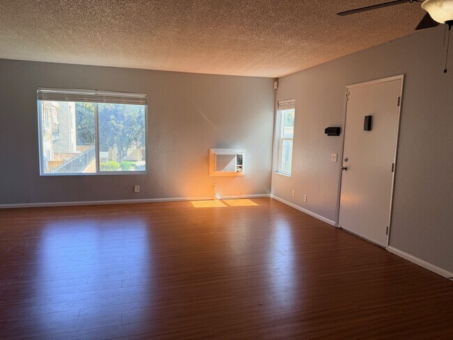 Foto del edificio - 433 Autumn Dr