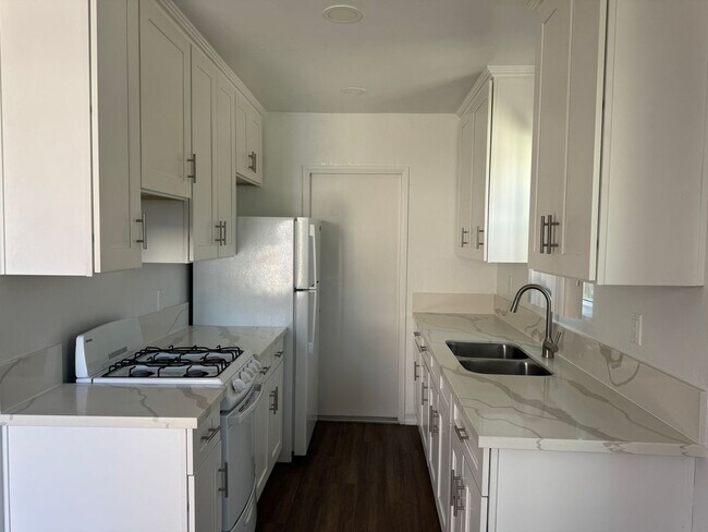 Foto del edificio - 170 1/2 Garret Avenue