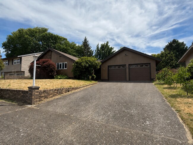 Foto del edificio - Bright & Beautiful 3-Bedroom Beaverton Home with A/C, Washer & Dryer, and Tons of Storage!