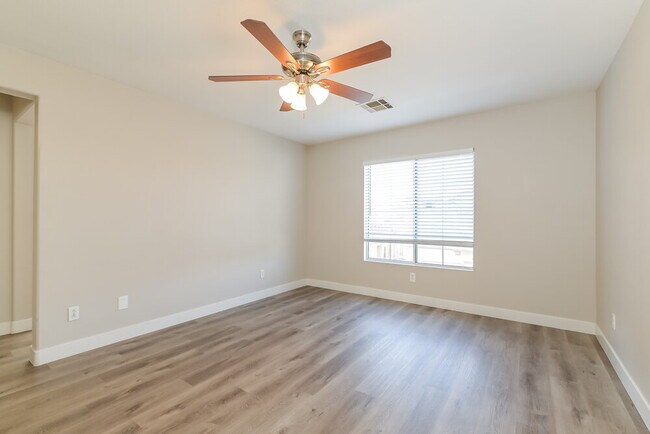 Building Photo - 8423 Belmont Valley St