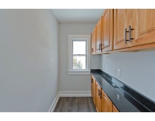 Building Photo - 160 Walnut St