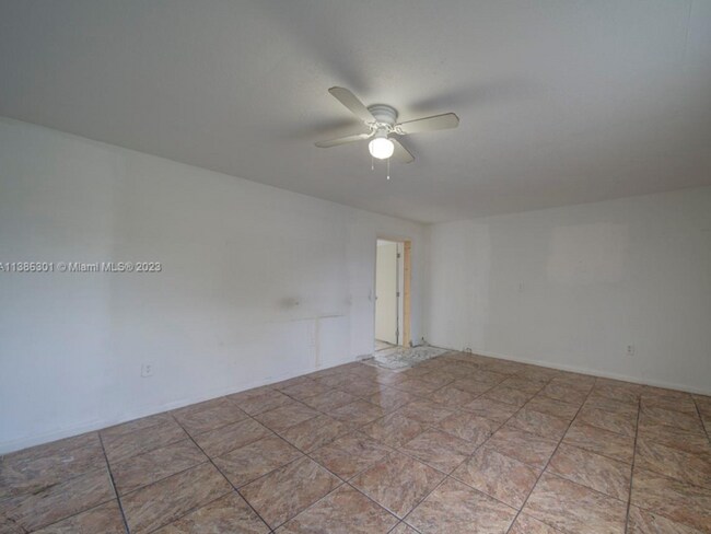 Foto del edificio - 7622 SW 21st St