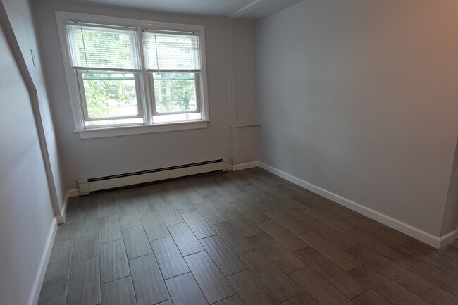Building Photo - 601 River Ave