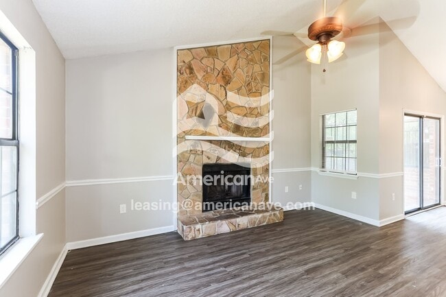 Building Photo - 3414 Aurelia Dr