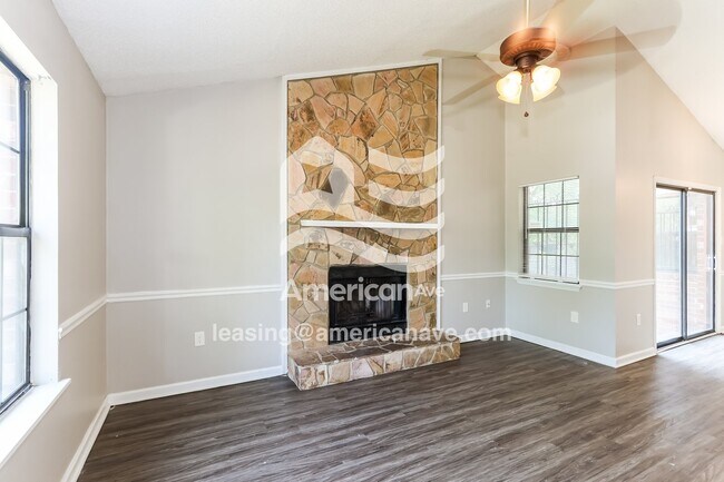 Foto del edificio - 3414 Aurelia Dr