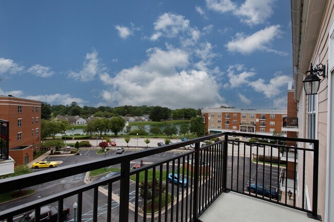 Foto del edificio - 670 Town Center Dr
