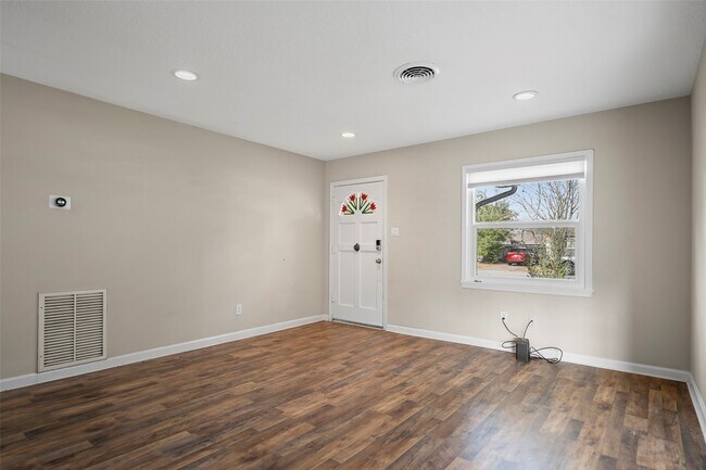Building Photo - 115 Marlin Ave