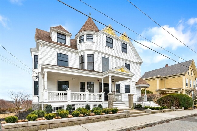 Building Photo - 32 Beacon St