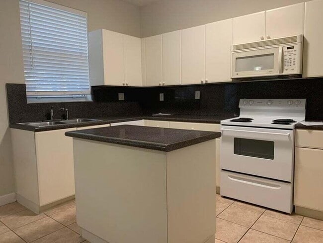Building Photo - 3507 Shoma Dr