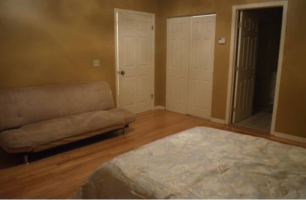 Large Master En-Suite (25 X 14) - 625 San Mateo Ave