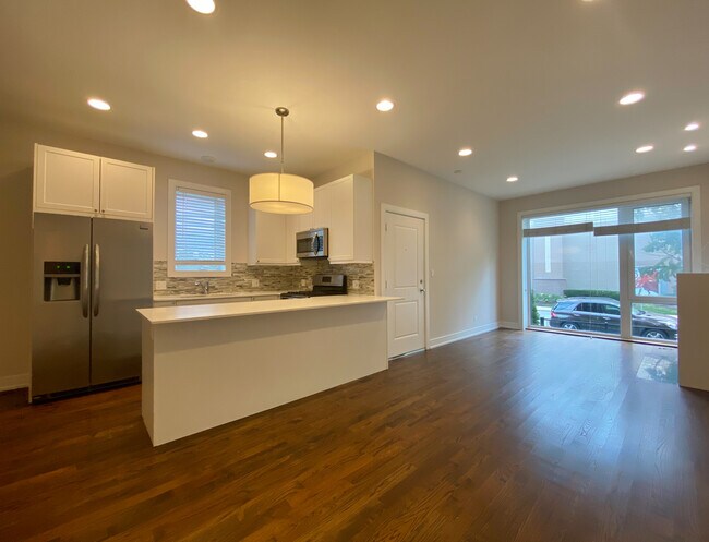 Building Photo - 3614 N Sacramento Ave