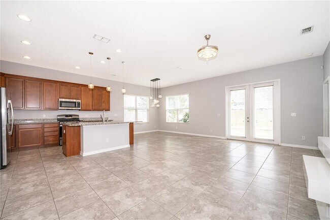 Building Photo - 902 Grand Hilltop Dr