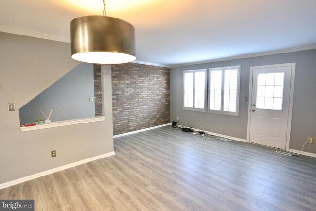 Foto del edificio - 6623 Skylemar Trail