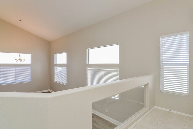 Building Photo - 740 Cam La Paz