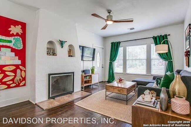 Building Photo - 4 br, 2 bath House - 819 W. Summit Ave.