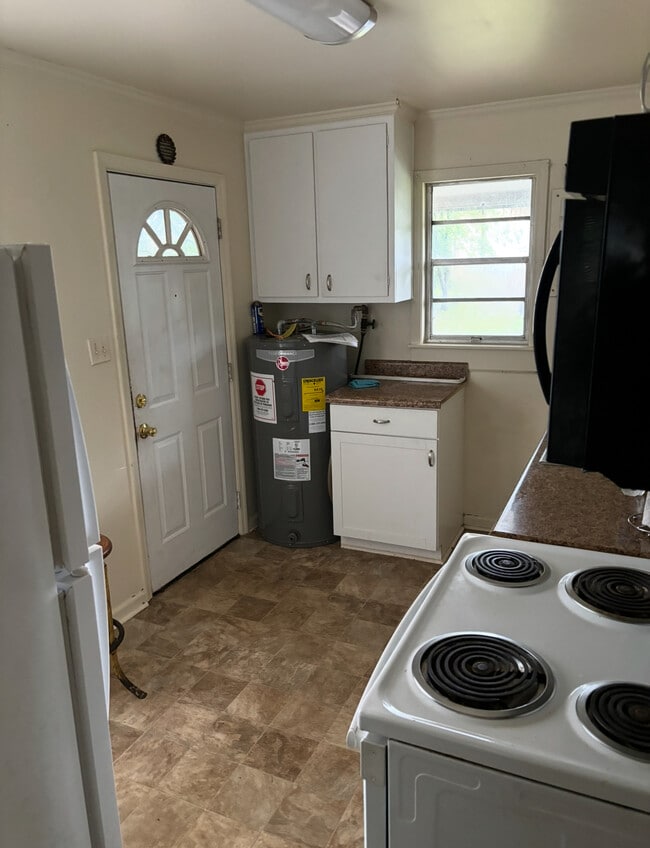 Building Photo - 1415 W Highland Ave