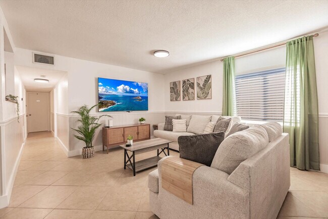 Building Photo - 716-720 Southwest 14th Court-SI FL1-ID1475646P