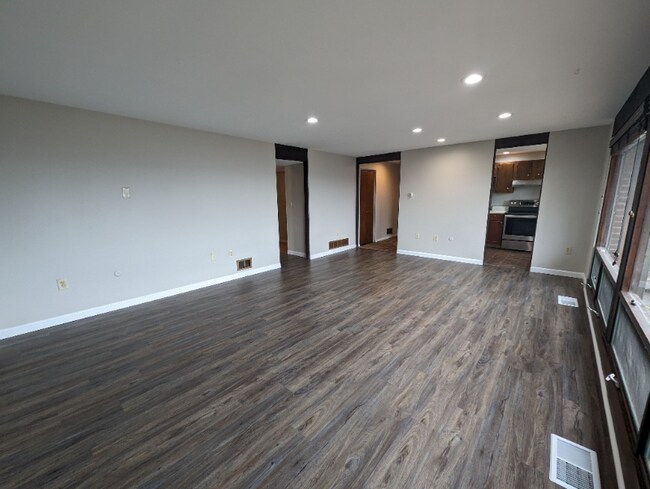 Building Photo - 1530 Barr Ave